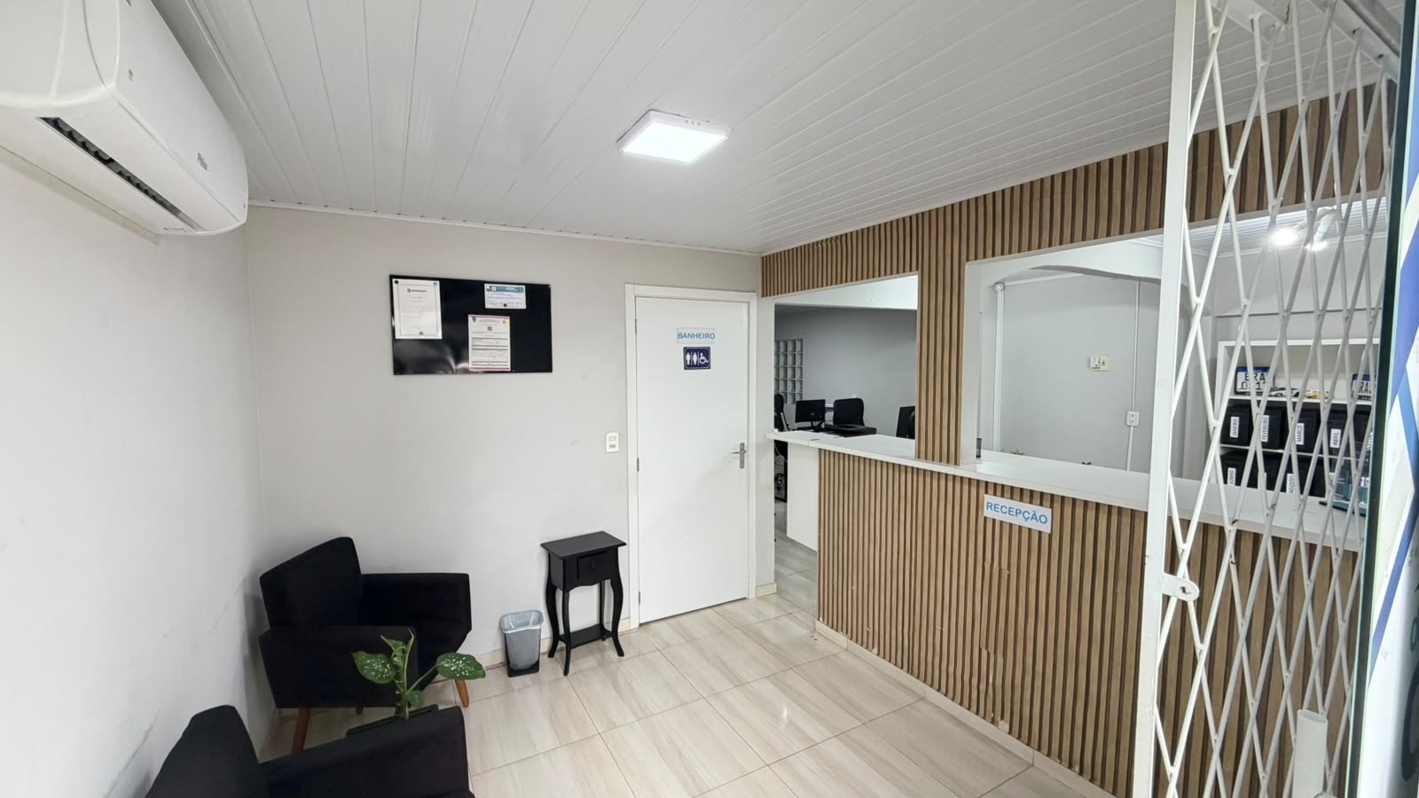 Sala de espera do Despachante Central em Joinville